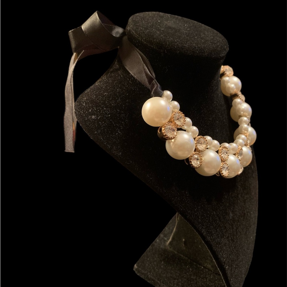 Faux Pearl and Rhinestone Ribbon Statement Necklace - Picture 3 of 4
